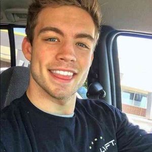 Meet your Posher, Dustin